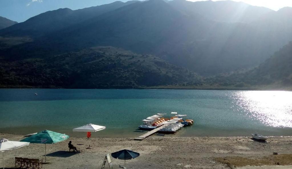 Korissia With Lake View Kournas Ngoại thất bức ảnh